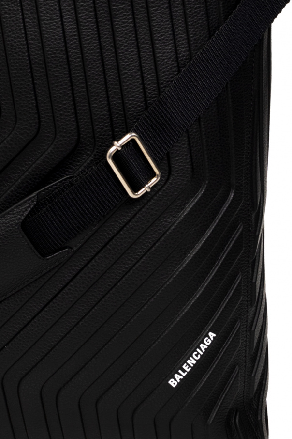 Black 'Car Medium North - but no mentions of bags